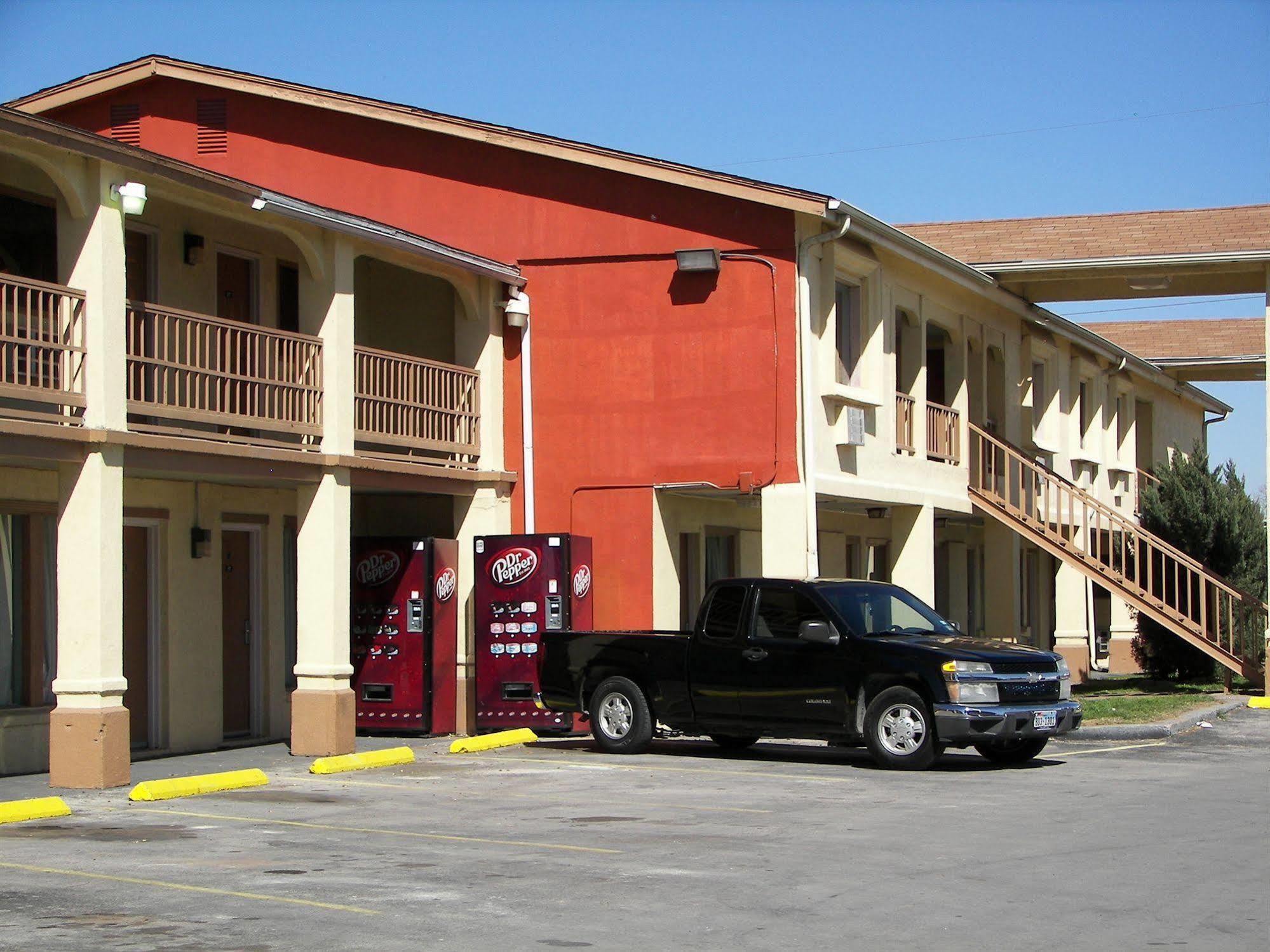 Quest Inn Weatherford Exterior photo